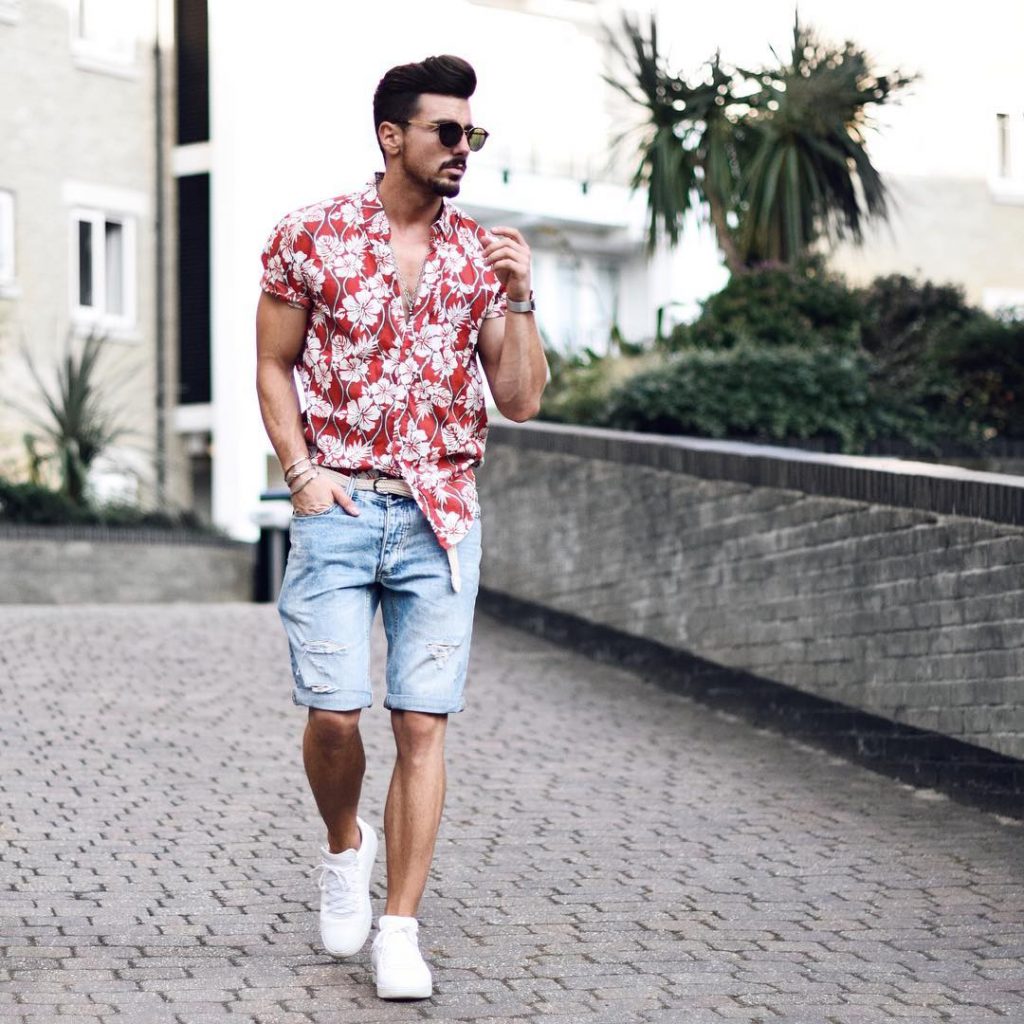 Hawaiian shirt, short jeans, sneaker