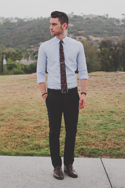 White shirt, print tie, leather belt, black dress pants, leather shoes