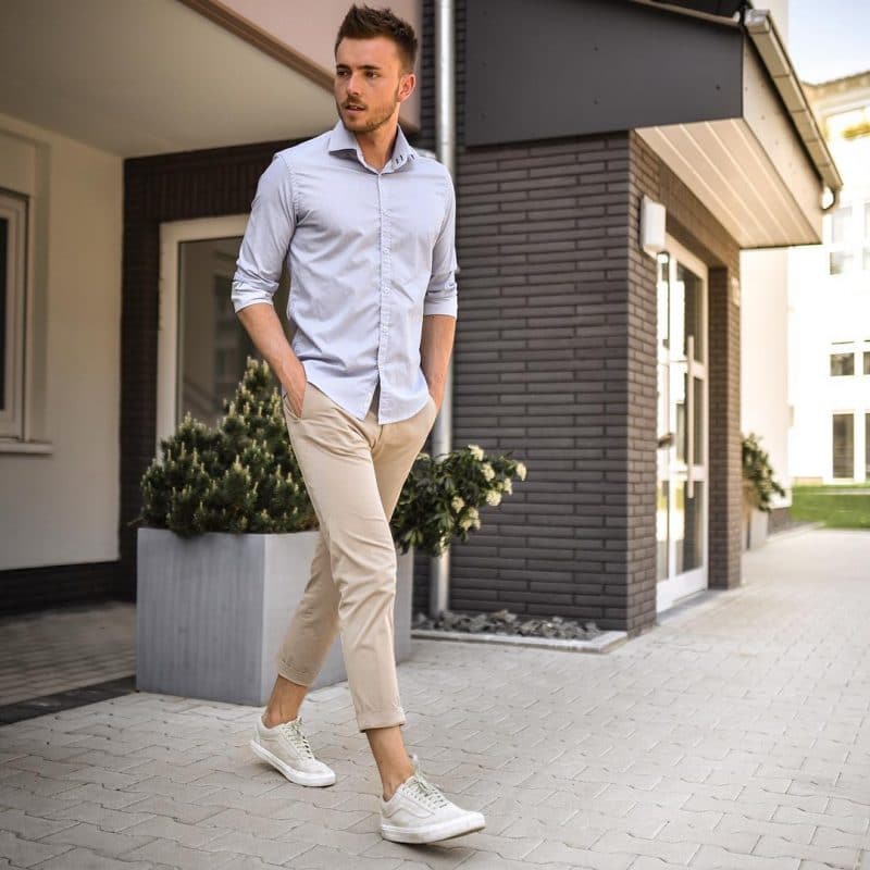 Light blue shirt, brown chino pants and sneaker