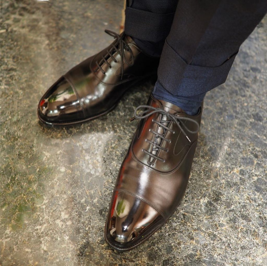 Brown leather Oxford shoes