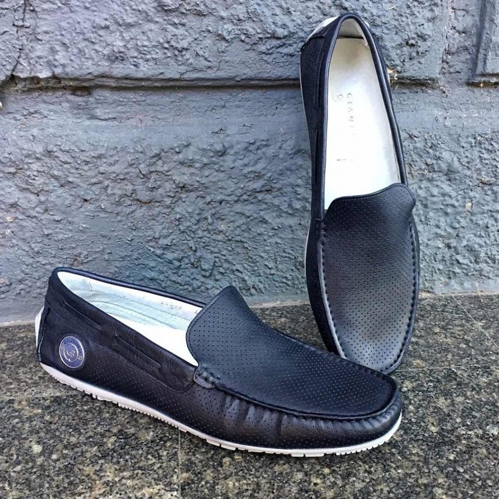 Black boat shoes