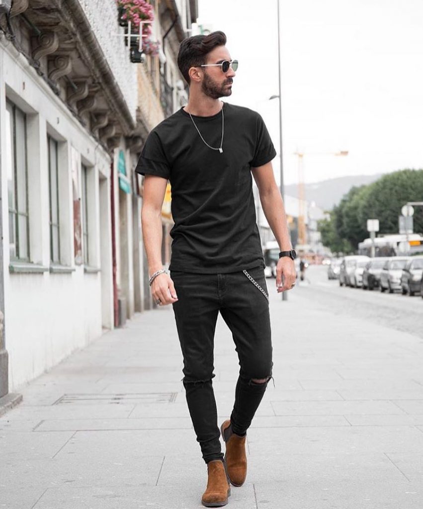 Black tee, black jeans, Chelsea boots