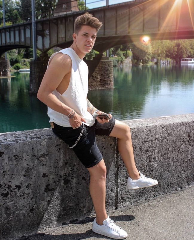 White tank top, short jeans, white sneaker 1