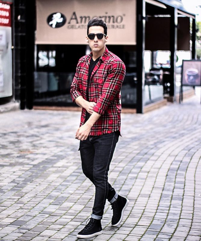 Black tee, red checked shirt, black jeans, sneaker 1