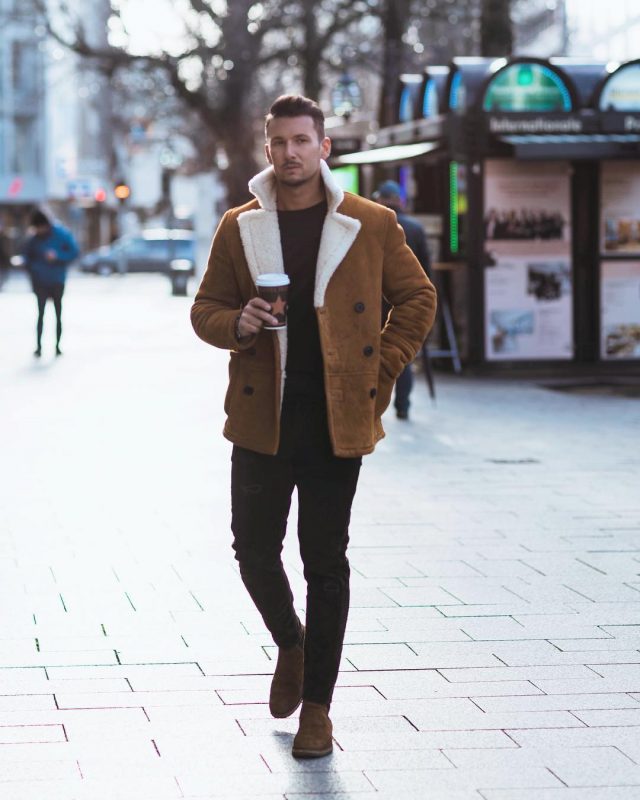 Brown suede shearling peacoat, black t-shirt, jeans, suede Chelsea boots 1