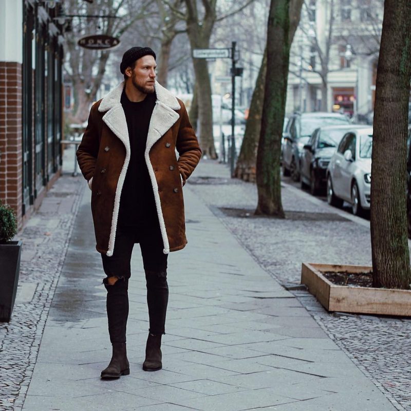 Brown suede shearling overcoat, black t-shirt, jeans, suede Chelsea boots 1