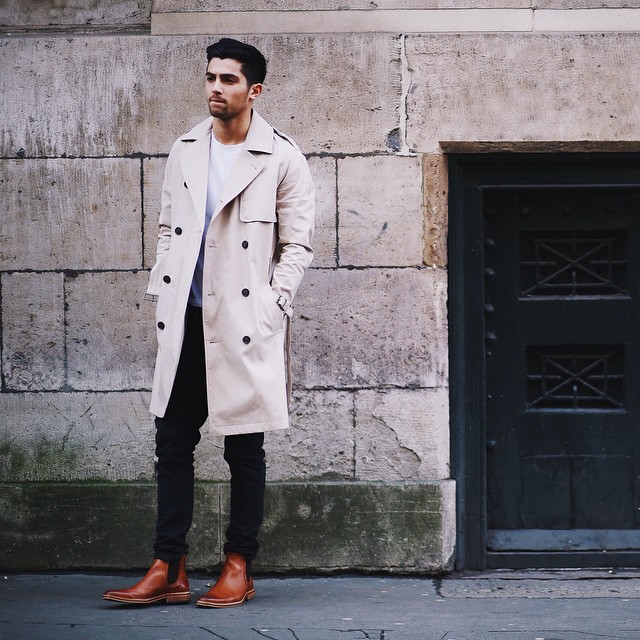 Beige trench coat, white t-shirt, black jeans, brown leather Chelsea boots 1