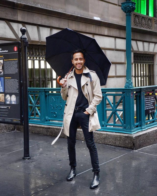 Beige trench coat, black t-shirt, jeans, leather Chelsea boots 1