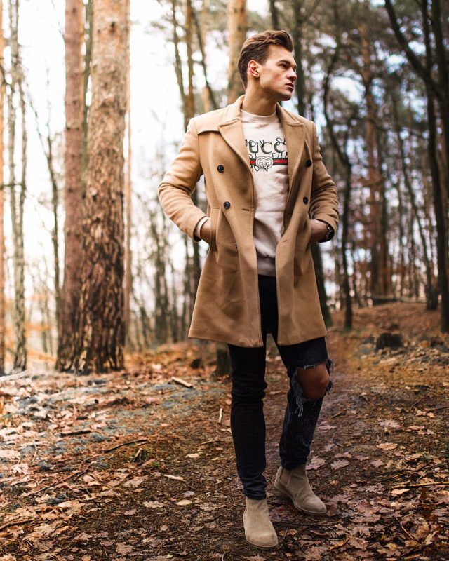 Camel overcoat, print t-shirt, suede Chelsea boots 1