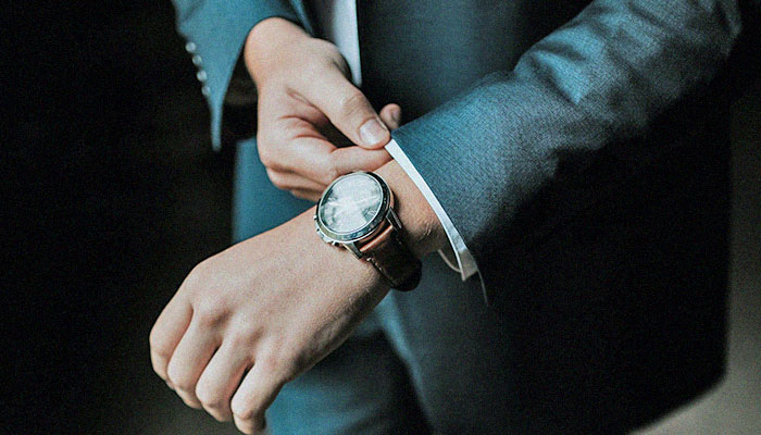 No-BS Guide to Wearing a Watch to the Job Interview (as a Job Applicant)